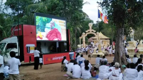 led-truck-for-rent-in-colombo-on-road